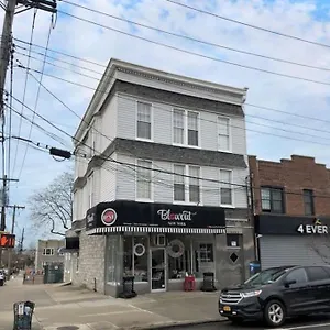 Private In Townhouse W Shared Baths Qn Bed 1-3ppl Apartment